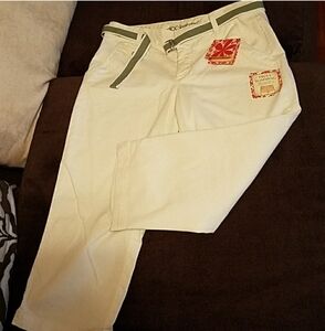 Dockers Green Capris with Casual Style and Lightweight Fabric